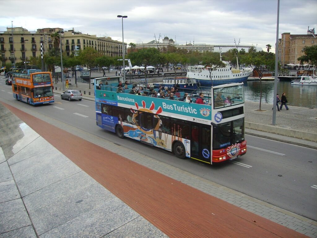 Hop-on hop-off bus in Barcelona: welke maatschappij kies je, en wanneer neem je gewoon de metro