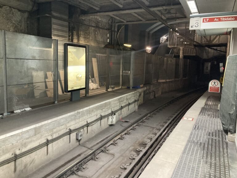 Hoe laat rijdt de laatste metro in Barcelona, en wat doe je daarna